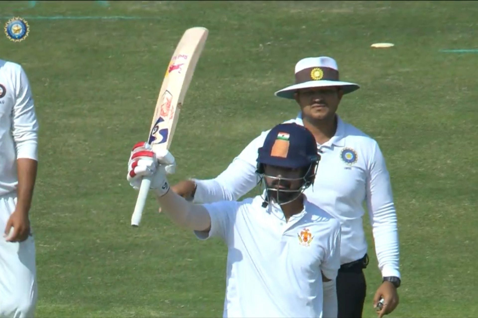 Ahan & Suniel Shetty applaud from stands as KL Rahul reaches century in Ranji Trophy 2025-26 semifinal [Watch]